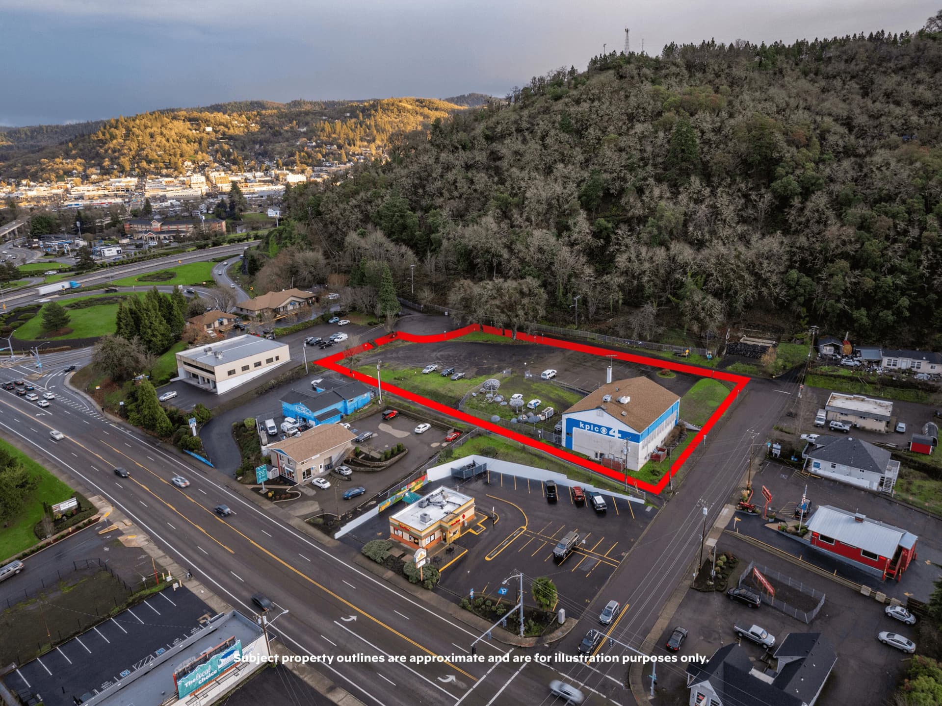 655-4. Photo 4 of 69, 655 W Umpqua Street, Roseburg, OR 97471