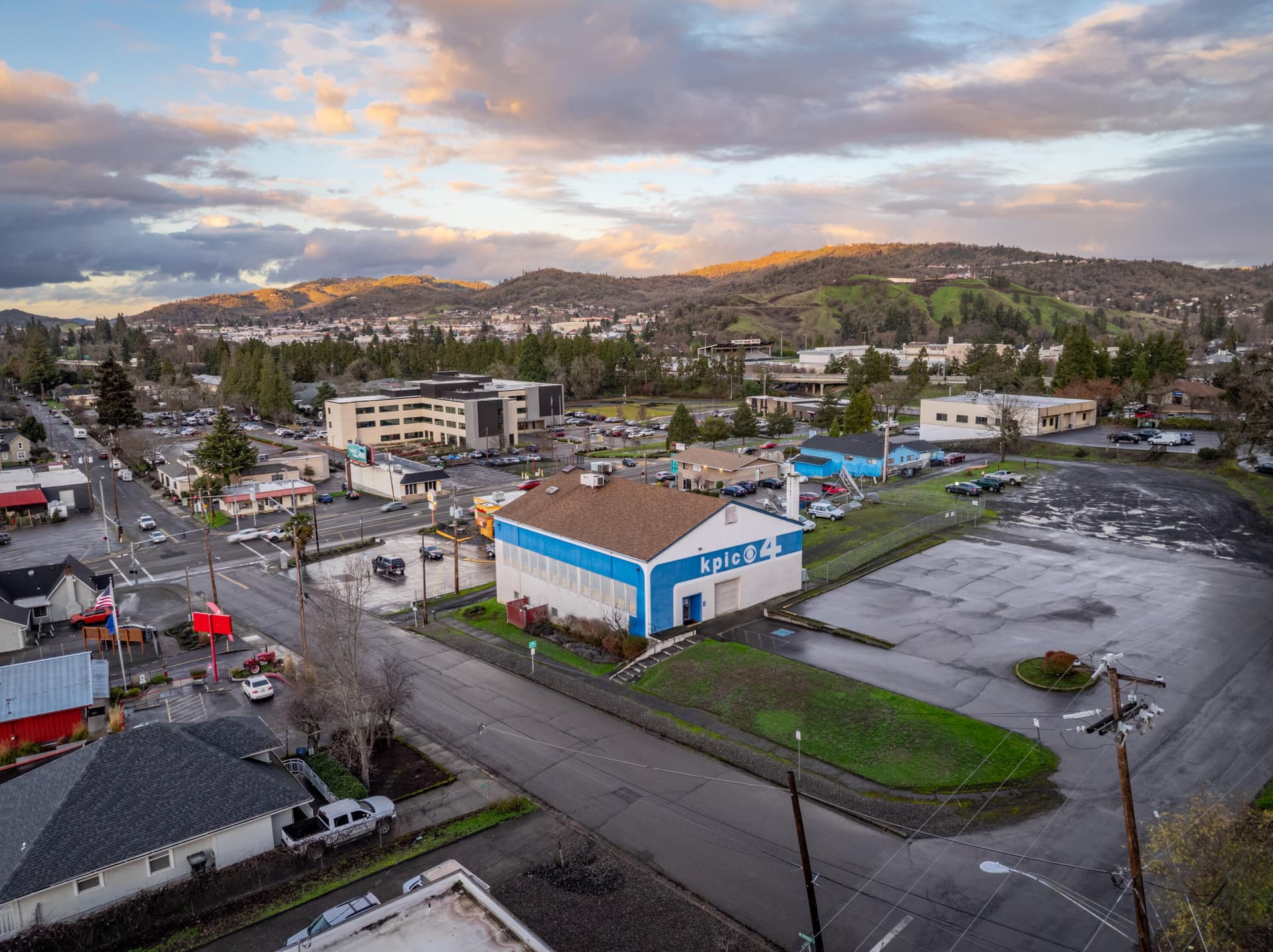 655-5. Photo 5 of 69, 655 W Umpqua Street, Roseburg, OR 97471