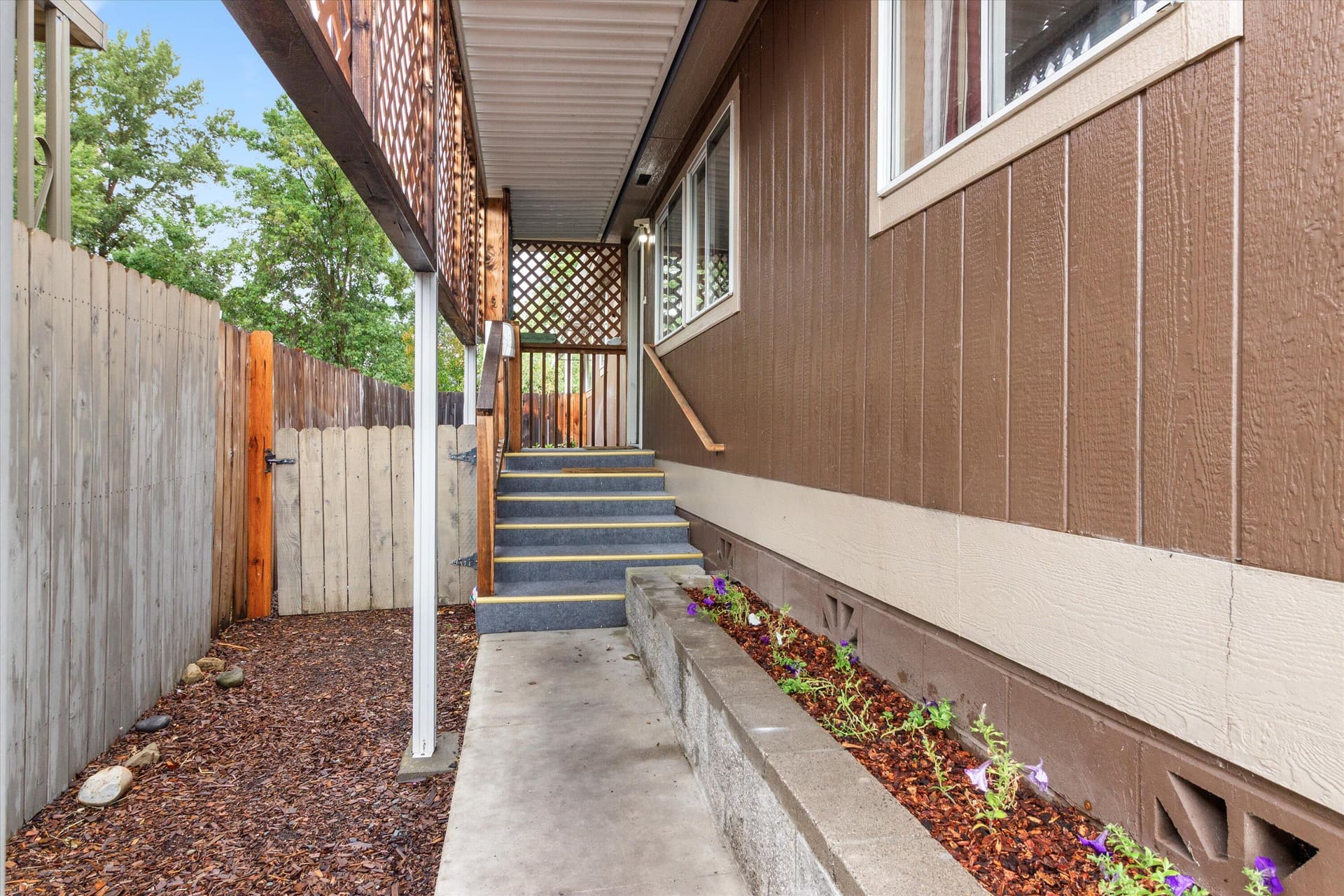 02-3555 S Pacific Hwy #123-3. Photo 3 of 25, 3555 S Pacific Highway Unit Space 123, Medford, OR 97501