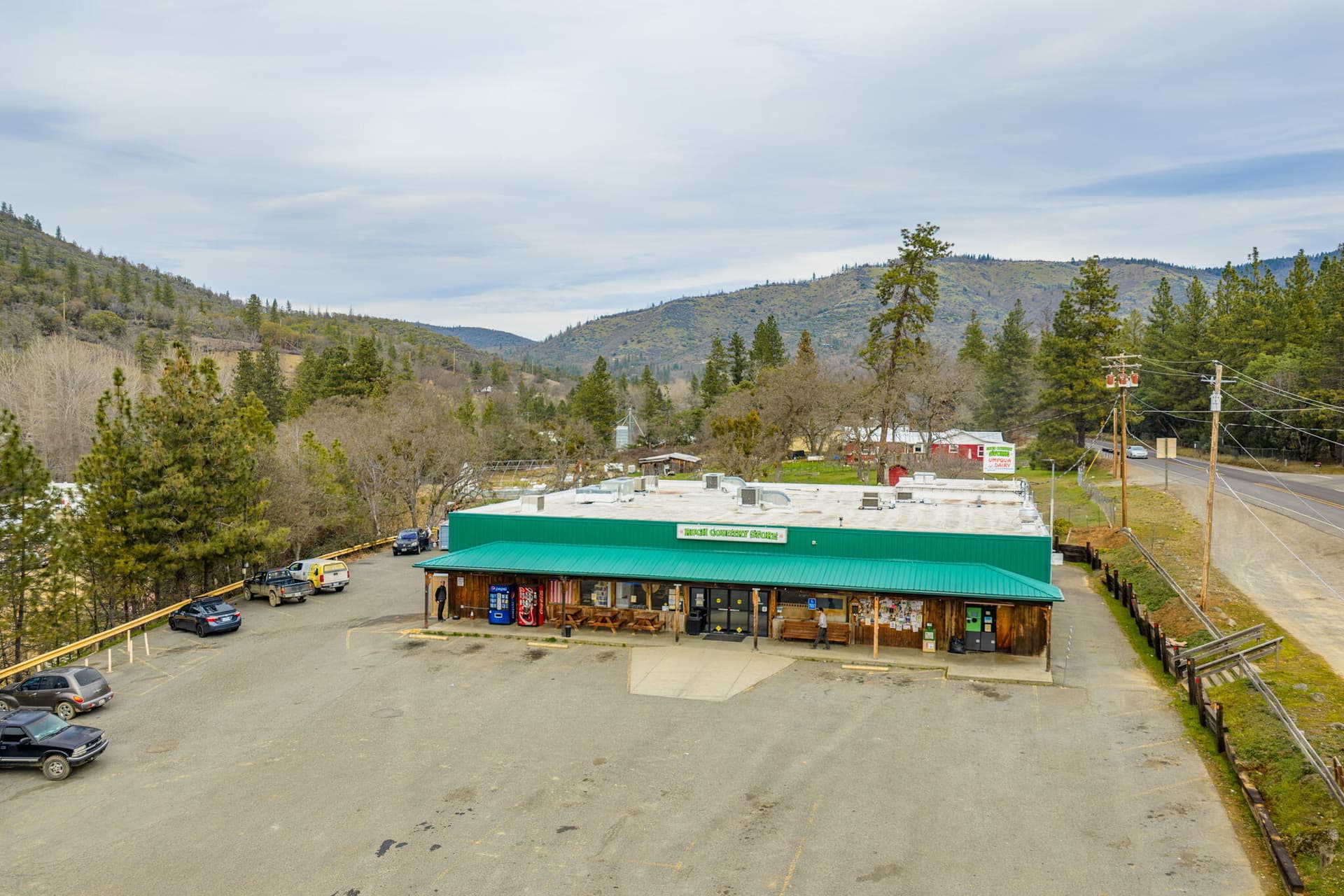 3. Photo 3 of 37, 7350 Hwy 238, Jacksonville, OR 97530
