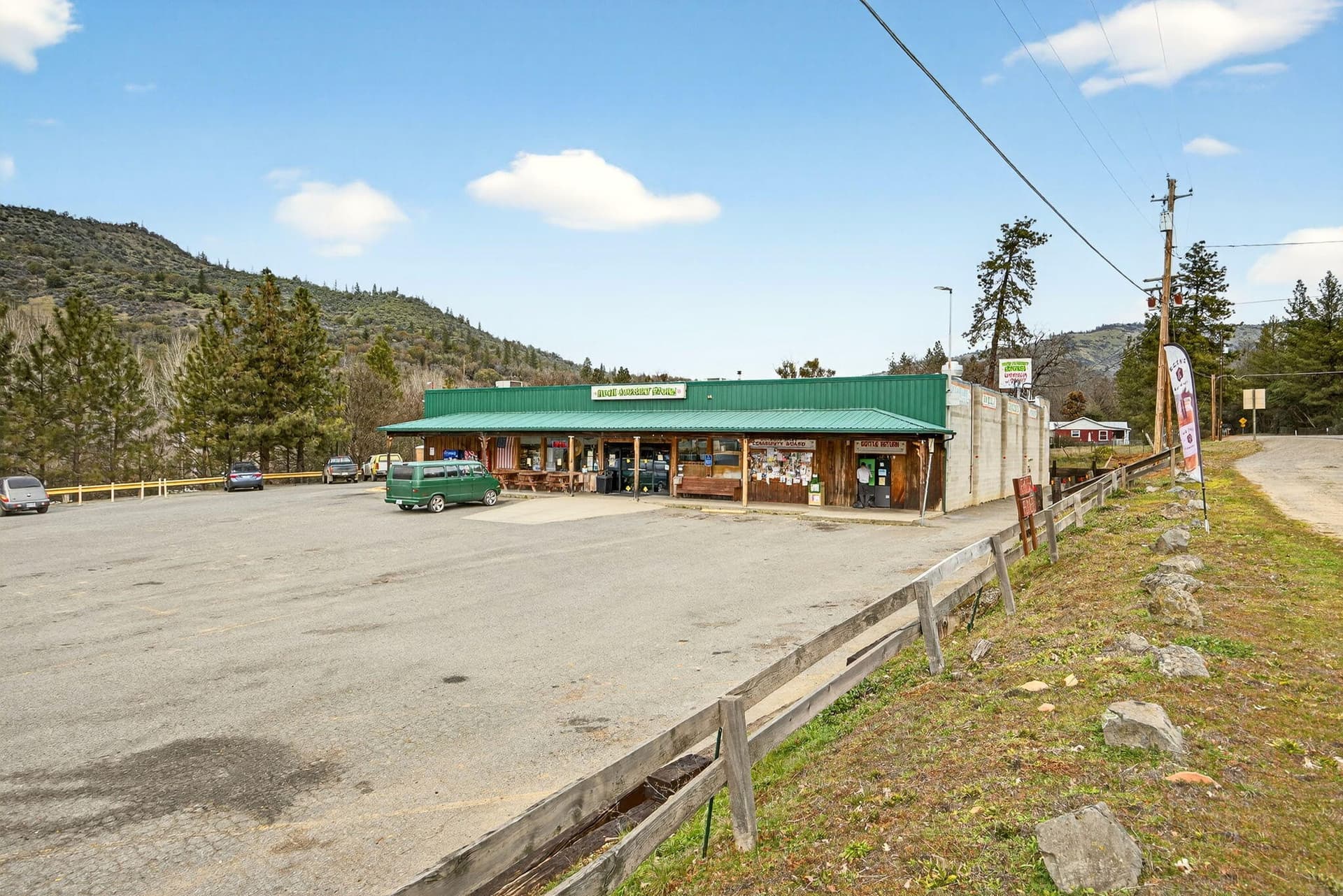 4. Photo 4 of 37, 7350 Hwy 238, Jacksonville, OR 97530