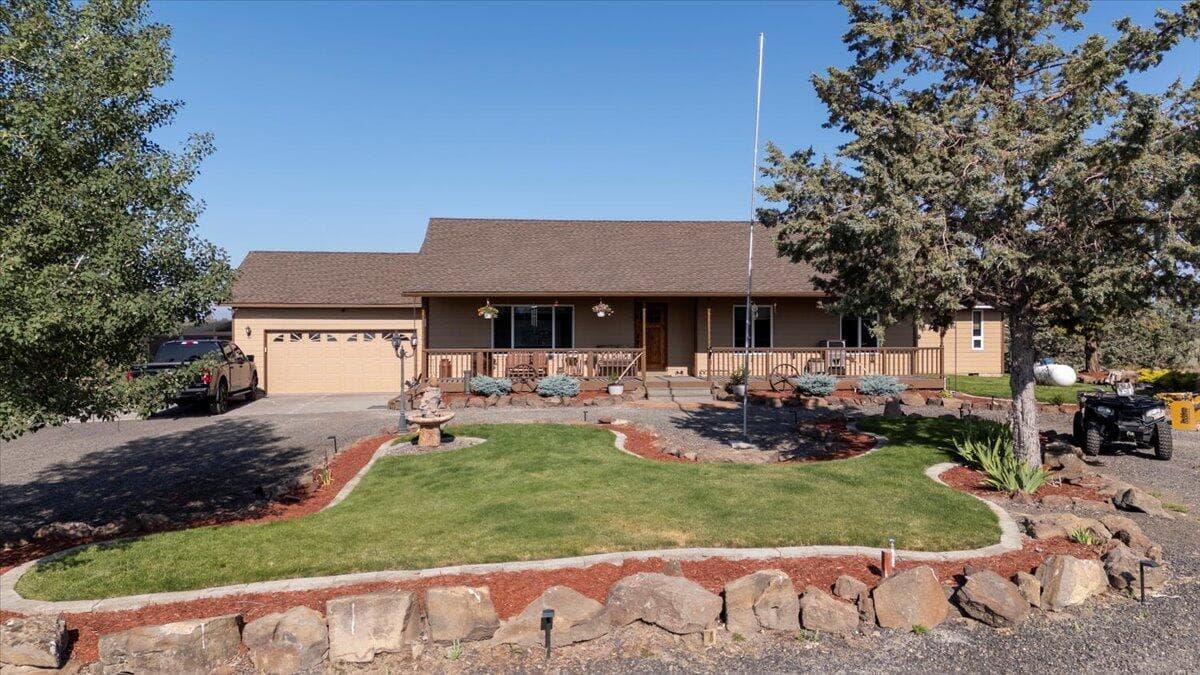 60-4111 NW Orchard Ct, Terrebonne-60. Photo 3 of 58, 4111 NW Orchard Court, Terrebonne, OR 97760