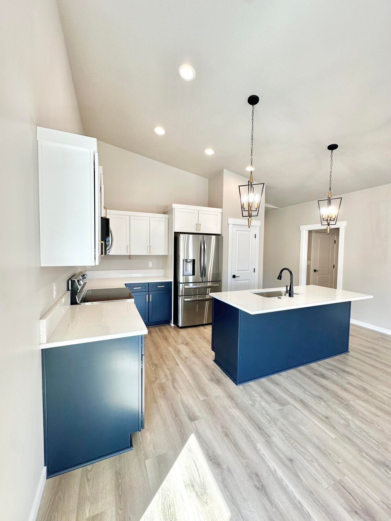 Great Room and Kitchen. Photo 5 of 12, 633 Terrazzo Way, Medford, OR 97501