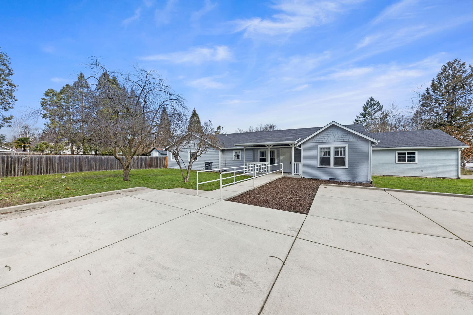 079A4542. Photo 3 of 50, 2165 Crestbrook Road, Medford, OR 97504