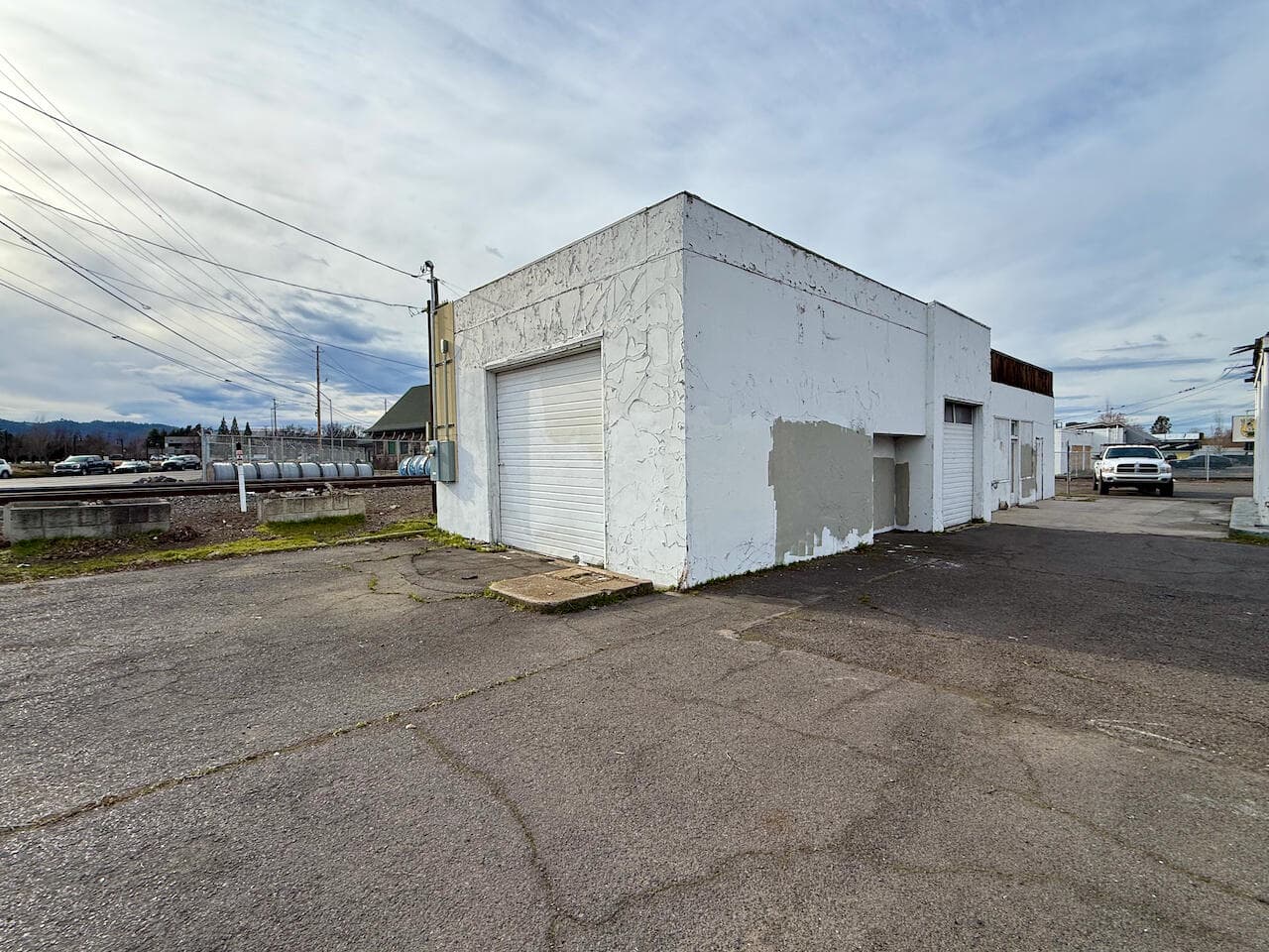 Y - Side. Photo 2 of 5, 1258 S Riverside Avenue, Medford, OR 97501