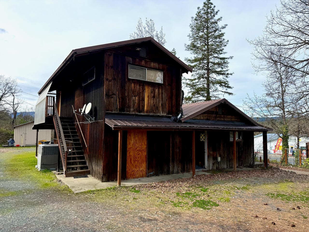 Y - West. Photo 2 of 6, 215 Galice Road, Merlin, OR 97532