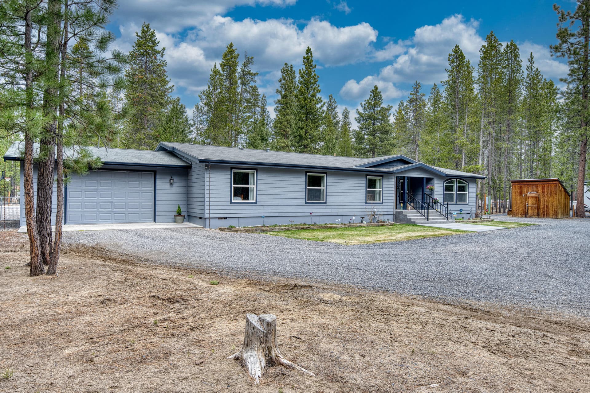 53315 holiday dr-4. Photo 3 of 55, 53315 Holiday Drive, La Pine, OR 97739