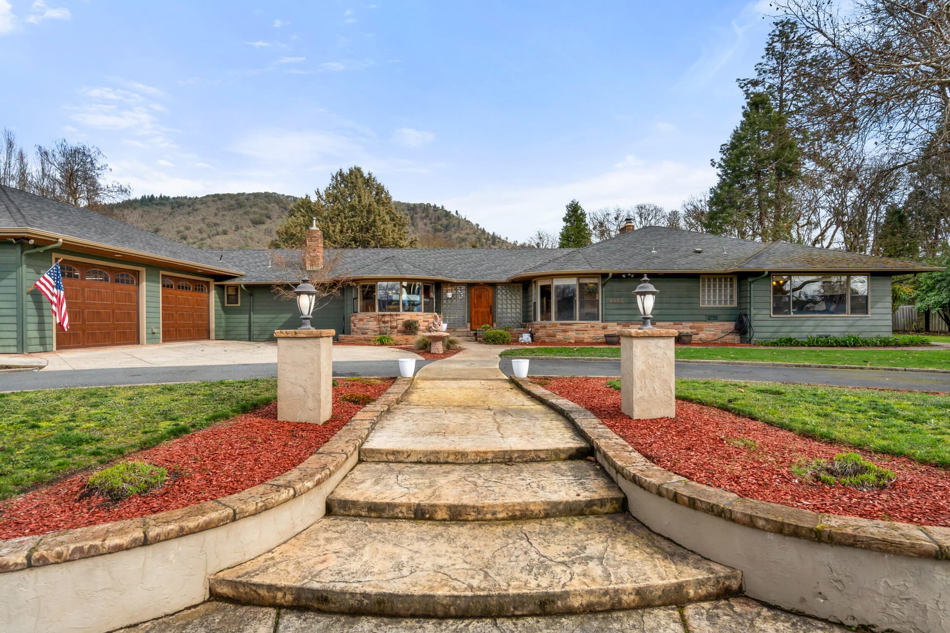 1117 NE Memorial Dr_ Grants Pass-07. Photo 1 of 50, 1117 NE Memorial Drive, Grants Pass, OR 97526