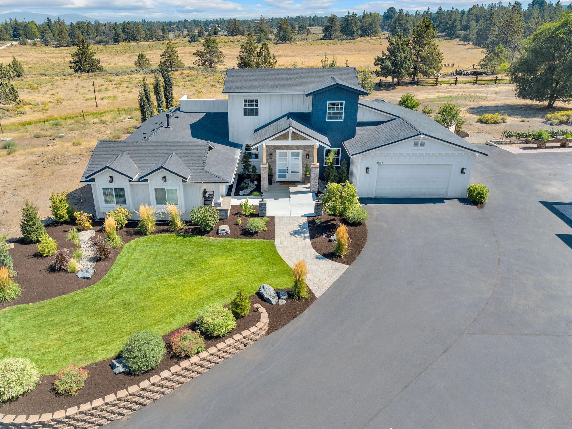 4-car garage. Photo 5 of 67, 21483 Bunchgrass Court, Bend, OR 97701