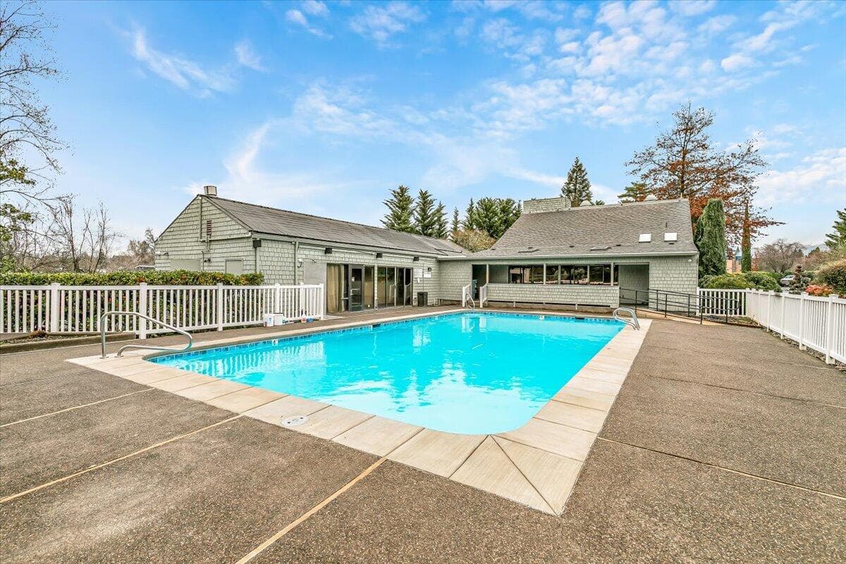 41-41. Photo 2 of 43, 2468 Republic Way, Medford, OR 97504