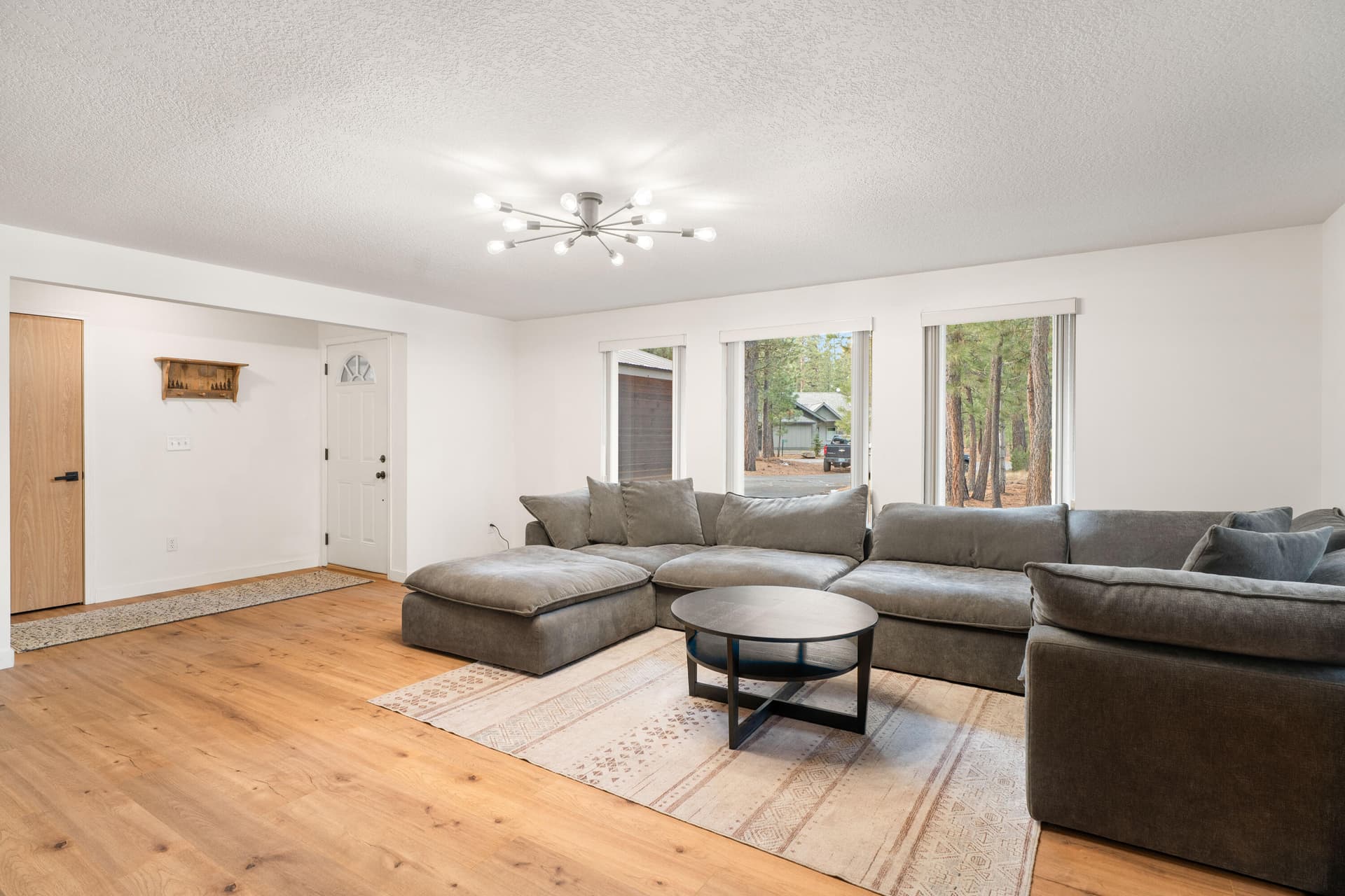 20-Living Room. Photo 3 of 29, 14217 Stillwater Lane, La Pine, OR 97739