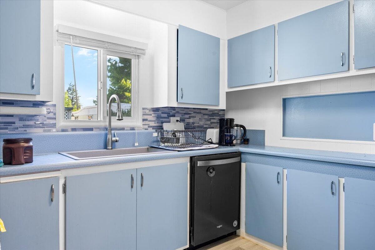 Kitchen. Photo 1 of 21, 2252 Table Rock Road Unit SPC 128, Medford, OR 97501