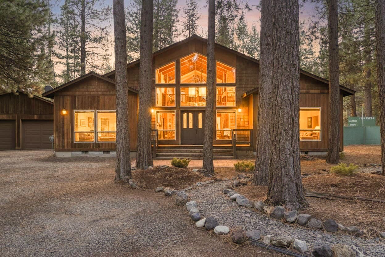 01. Photo 1 of 40, 17039 Cooper Drive, Bend, OR 97707