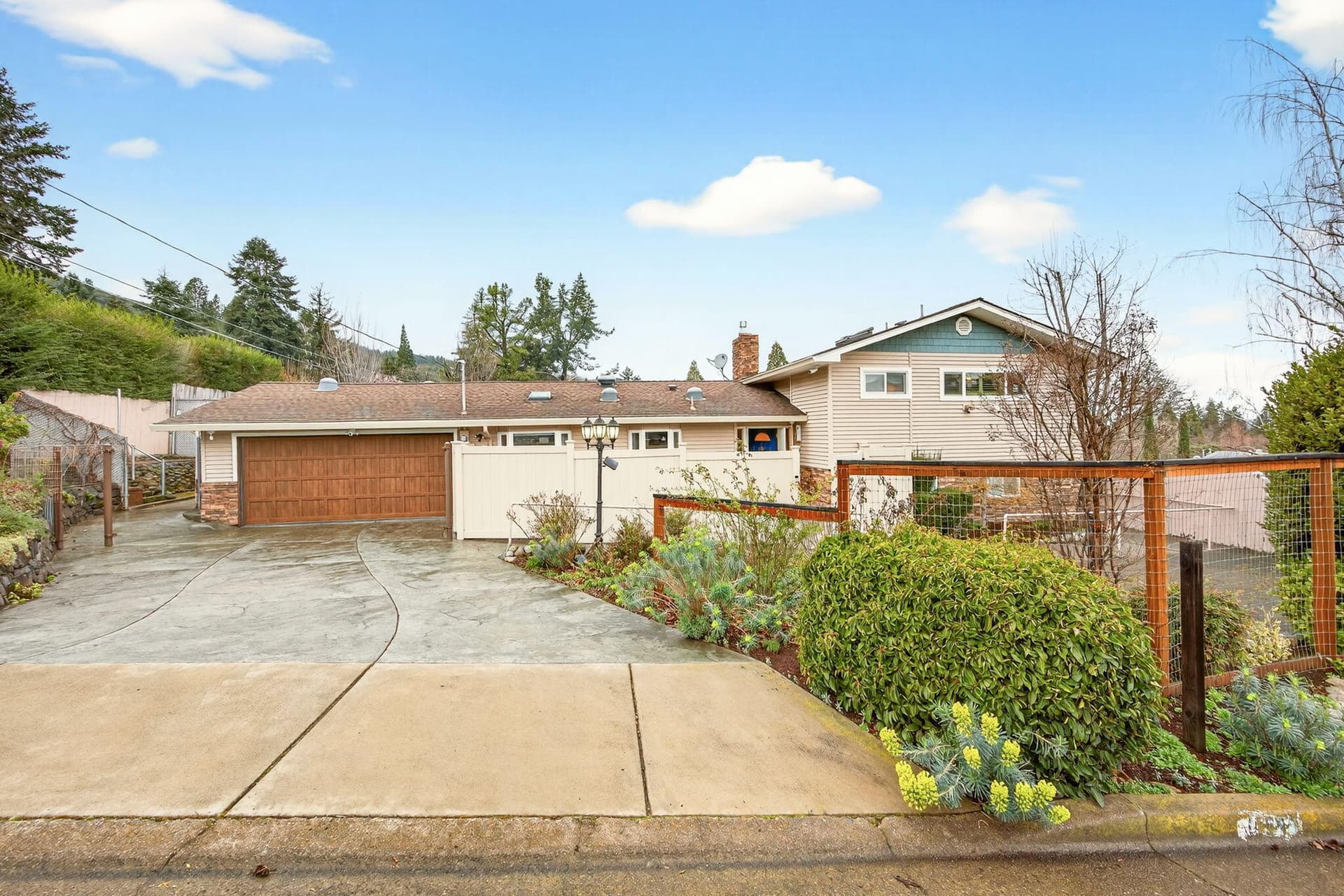 ApxTA00003. Photo 1 of 43, 1059 Terra Avenue, Ashland, OR 97520
