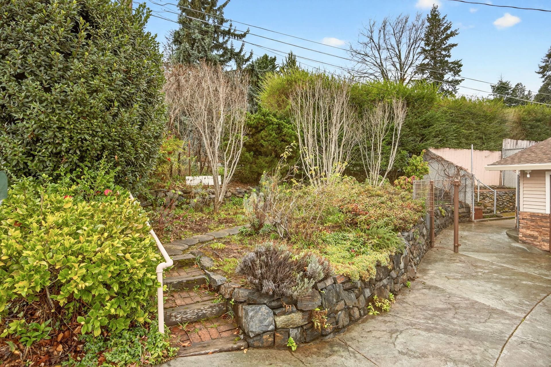 ApxTA00006. Photo 2 of 43, 1059 Terra Avenue, Ashland, OR 97520