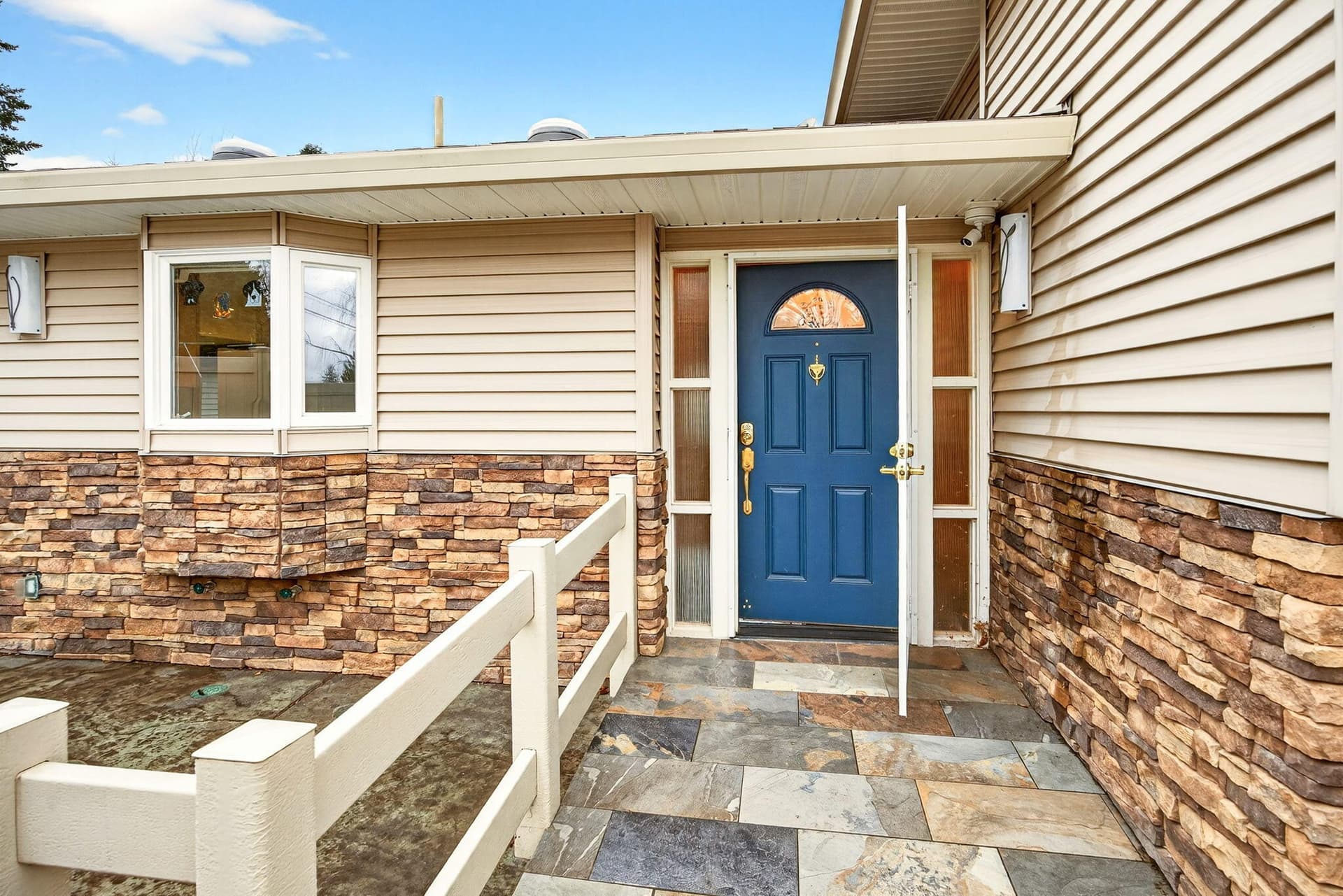 ApxTA00020. Photo 4 of 43, 1059 Terra Avenue, Ashland, OR 97520