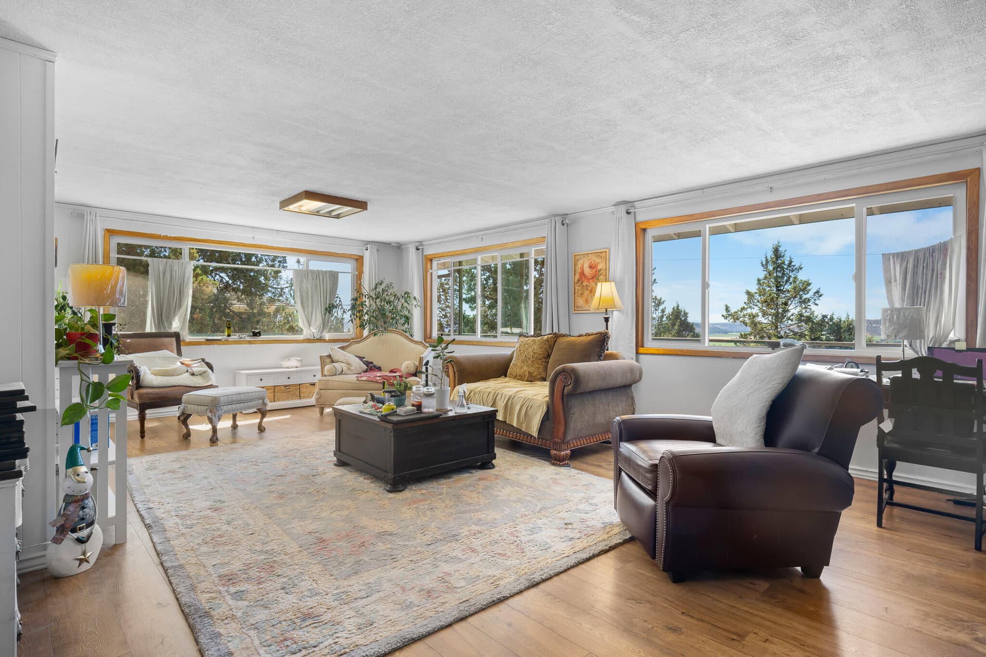 Living Room. Photo 3 of 23, 11494 NW King Avenue, Prineville, OR 97754