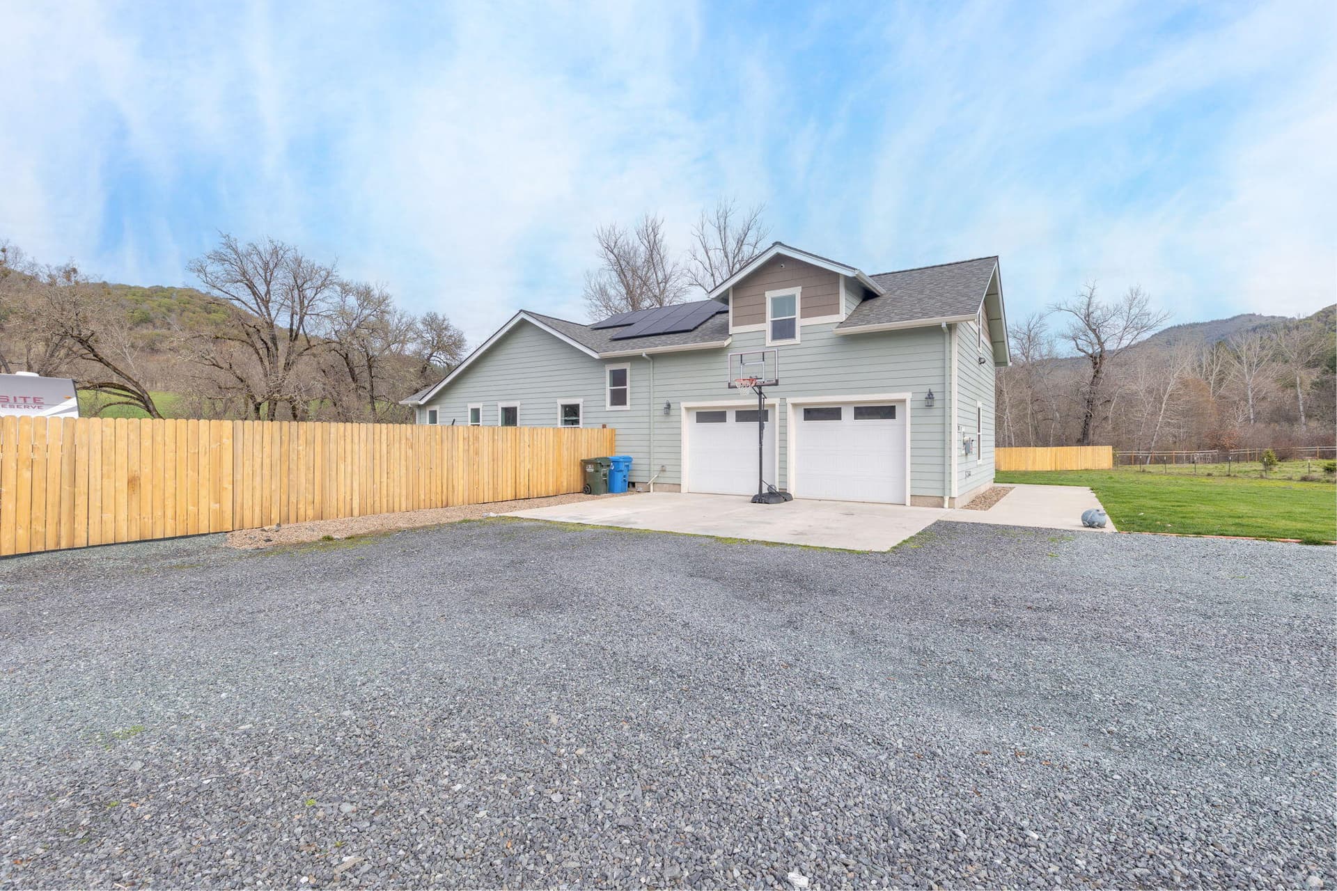 17-web-or-mls-707-wards-creek-rd. Photo 3 of 50, 707 Wards Creek Road, Rogue River, OR 97537