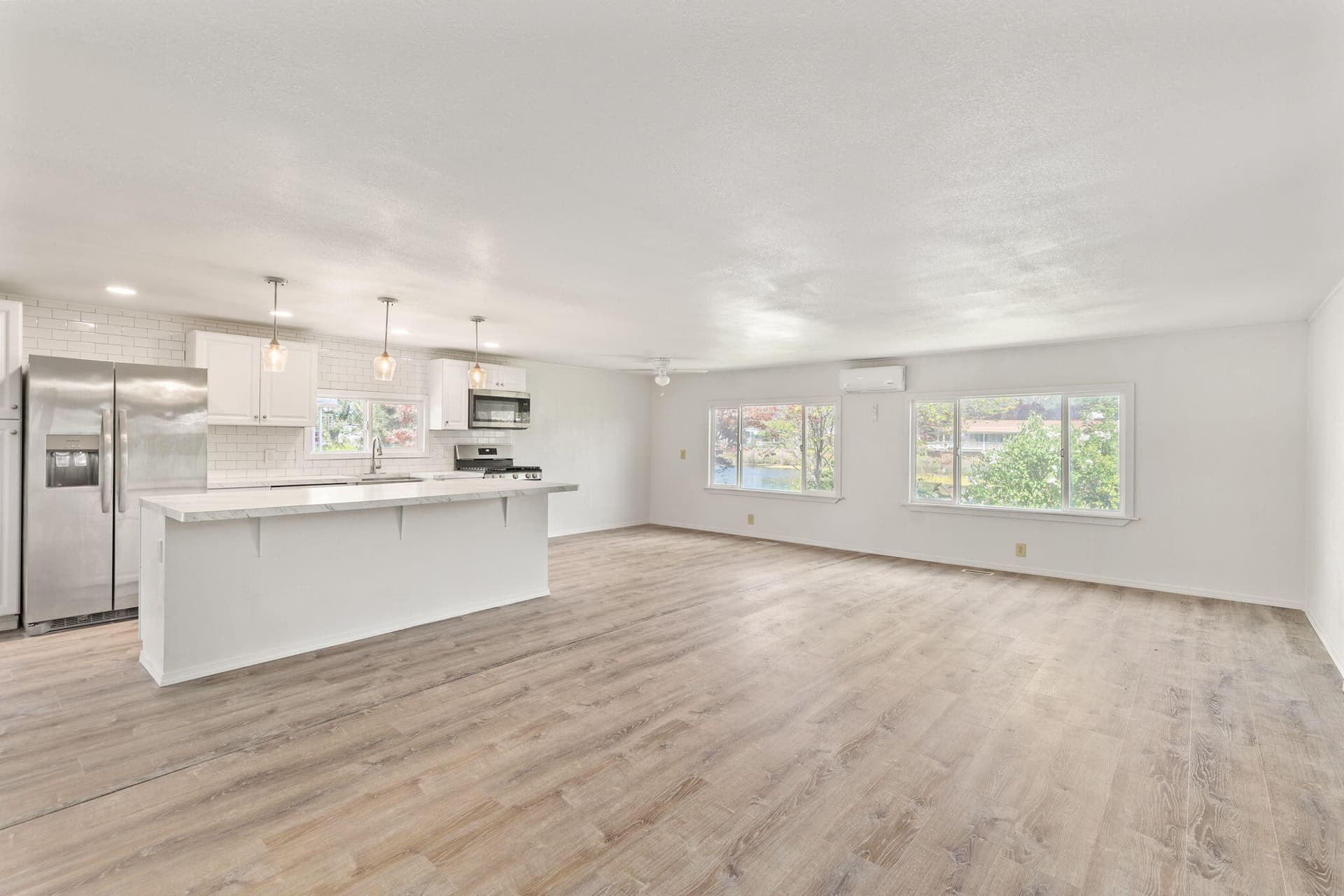 view of great room and kitchen. Photo 4 of 30, 311 Bandy Way, Grants Pass, OR 97526