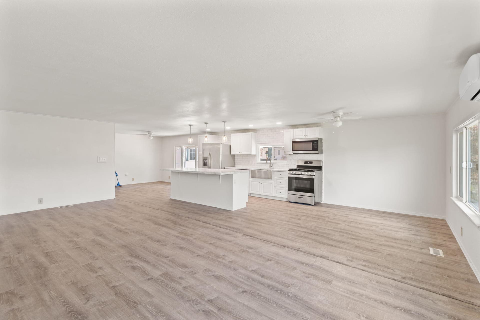 check out this open concept!. Photo 5 of 30, 311 Bandy Way, Grants Pass, OR 97526