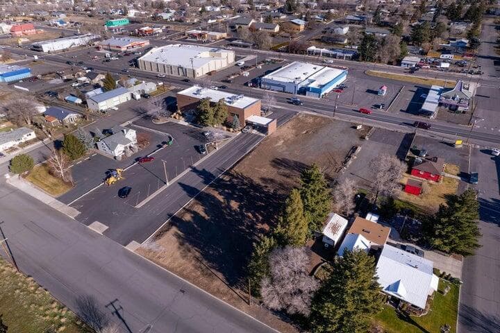 5. Photo 5 of 19, 660 SW 4th Street, Madras, OR 97741