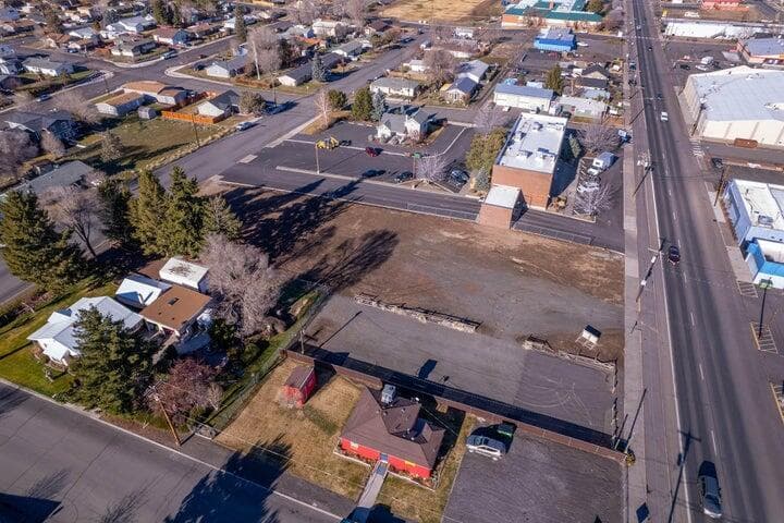 4. Photo 4 of 19, 660 SW 4th Street, Madras, OR 97741