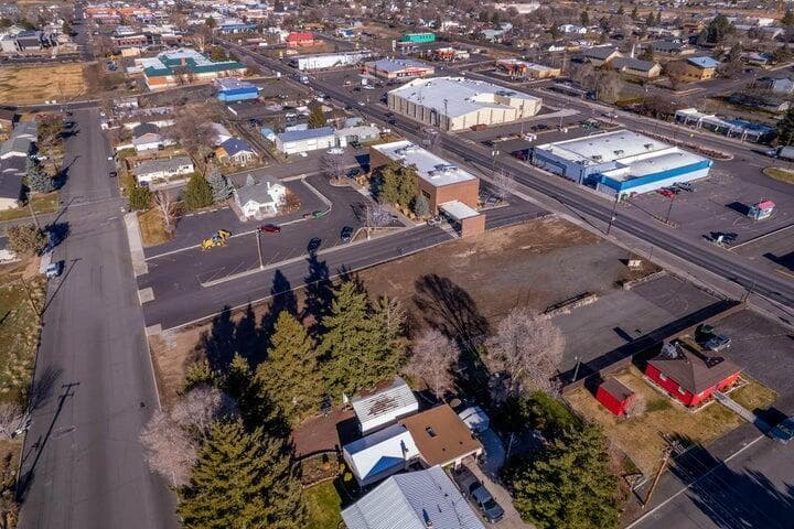 2. Photo 2 of 19, 660 SW 4th Street, Madras, OR 97741