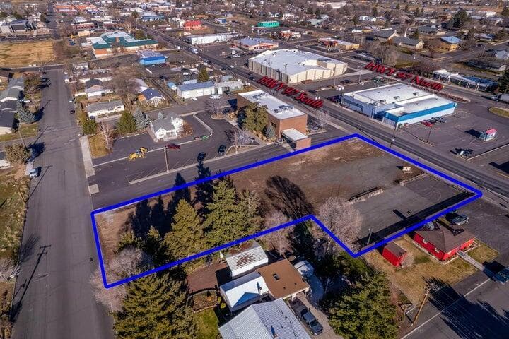 1. Photo 1 of 19, 660 SW 4th Street, Madras, OR 97741
