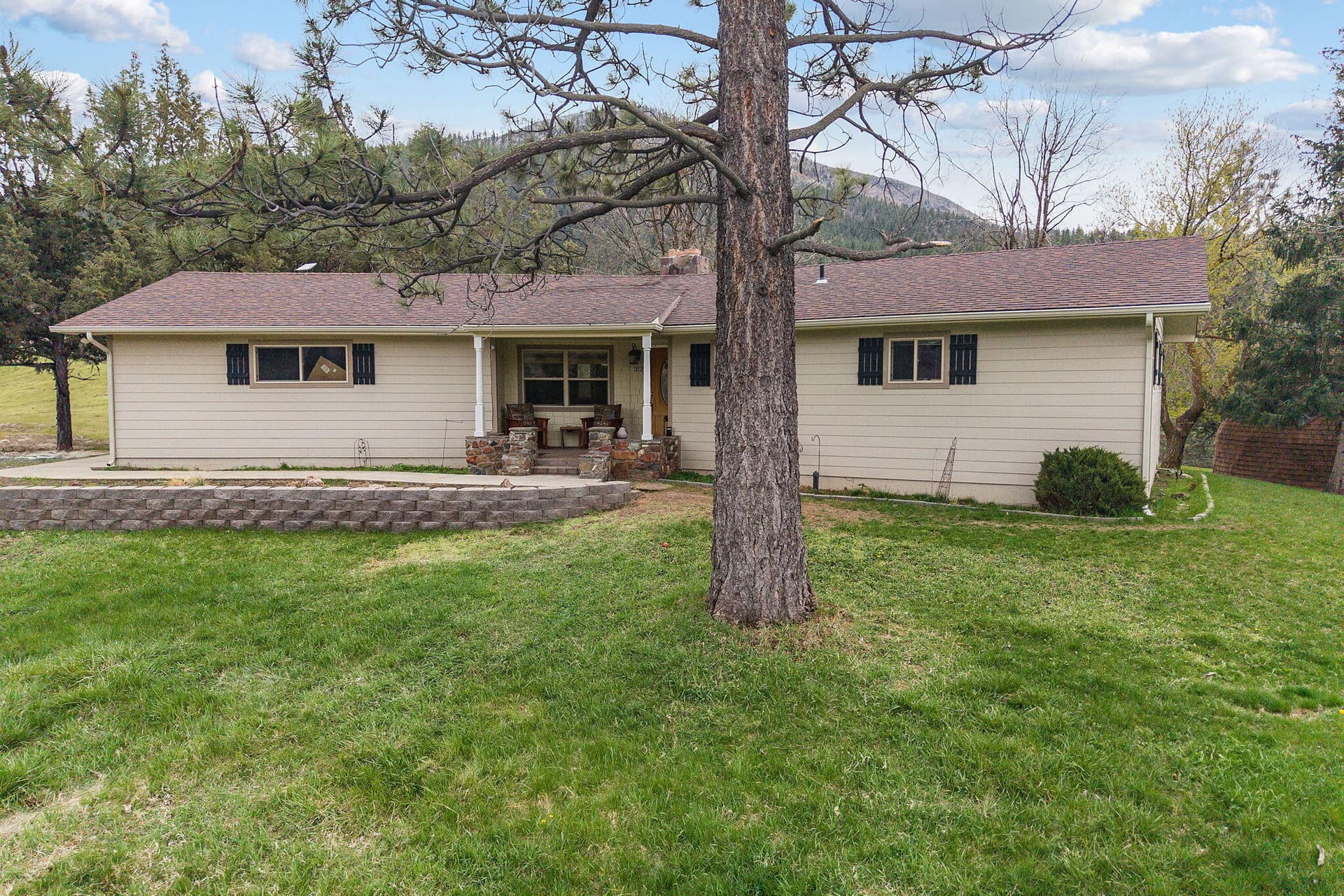 front view ##. Photo 5 of 47, 312 Edgewood Drive, Canyon City, OR 97820