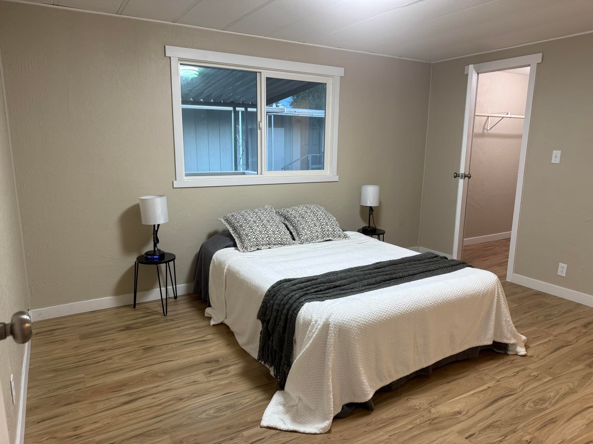 primary bed. Photo 5 of 30, 355 Colver Road Unit UNIT 48, Talent, OR 97540
