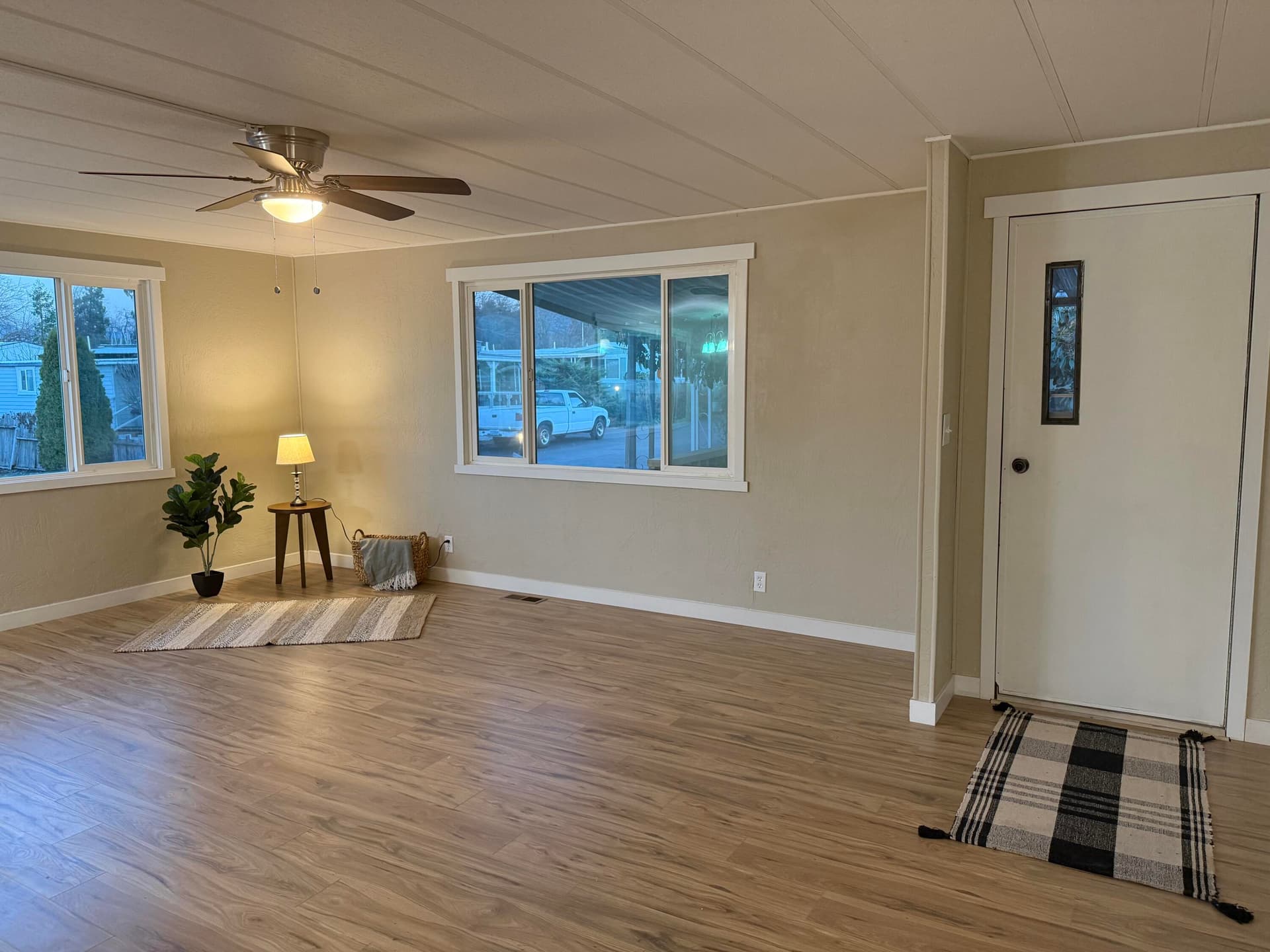 living room. Photo 2 of 30, 355 Colver Road Unit UNIT 48, Talent, OR 97540