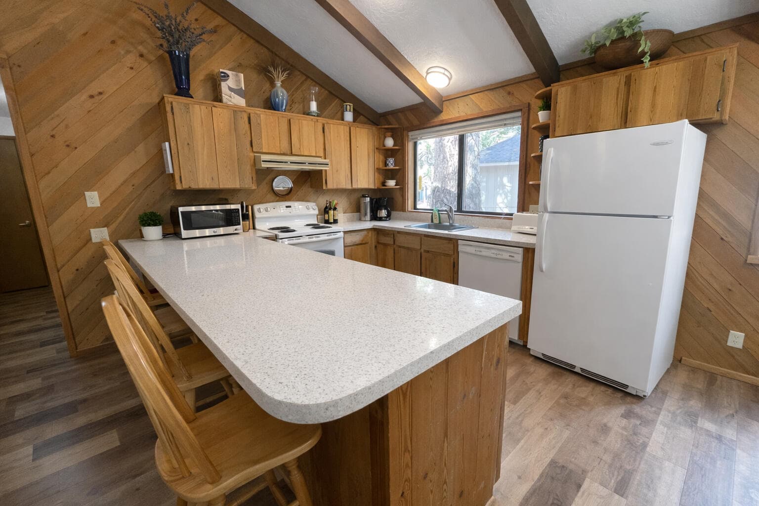 breakfast bar. Photo 5 of 15, 57048 Deer Lane, Sunriver, OR 97707