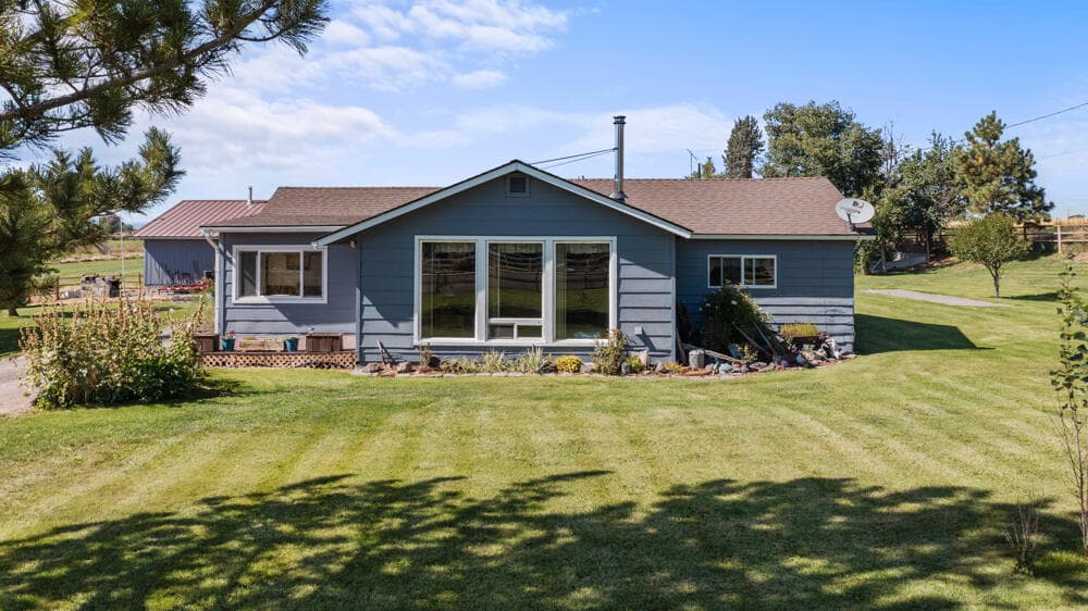 00002. Photo 2 of 83, 10403 Matney Way, Klamath Falls, OR 97603