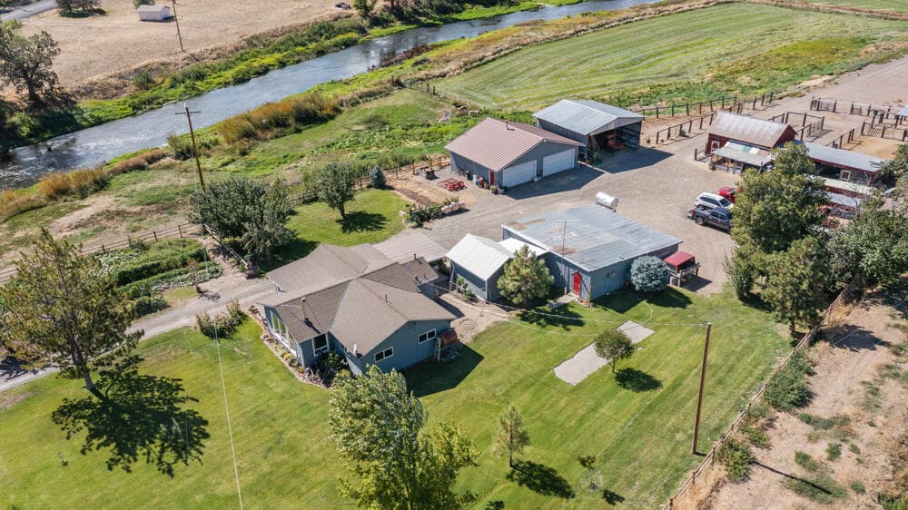 00004. Photo 4 of 83, 10403 Matney Way, Klamath Falls, OR 97603