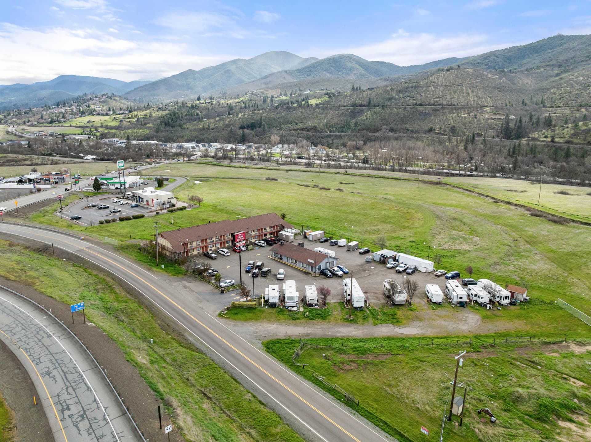 1_50-lowe-rd-dr-05. Photo 1 of 34, 50 Lowe Road, Ashland, OR 97520