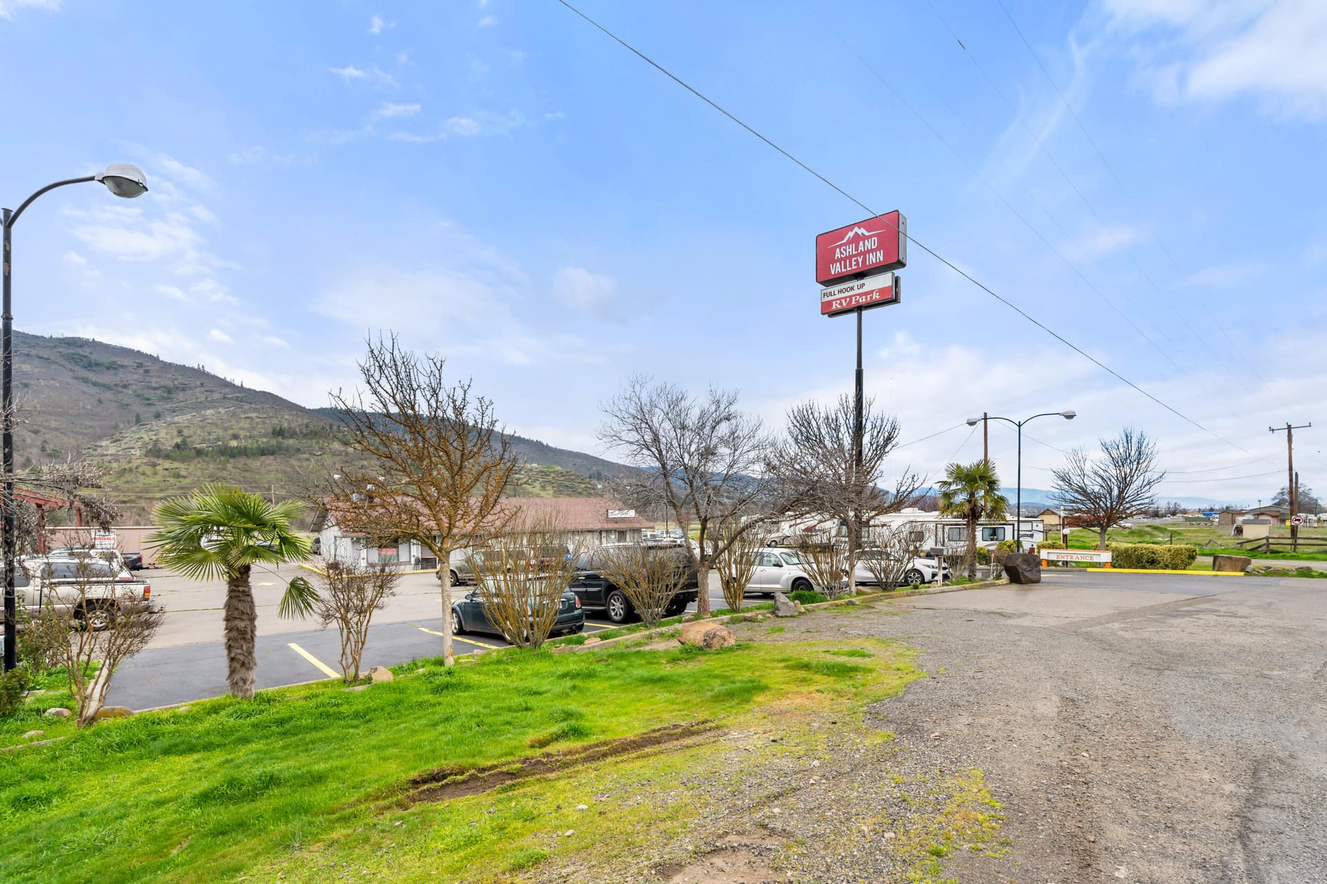 2_50-lowe-rd-01. Photo 2 of 34, 50 Lowe Road, Ashland, OR 97520