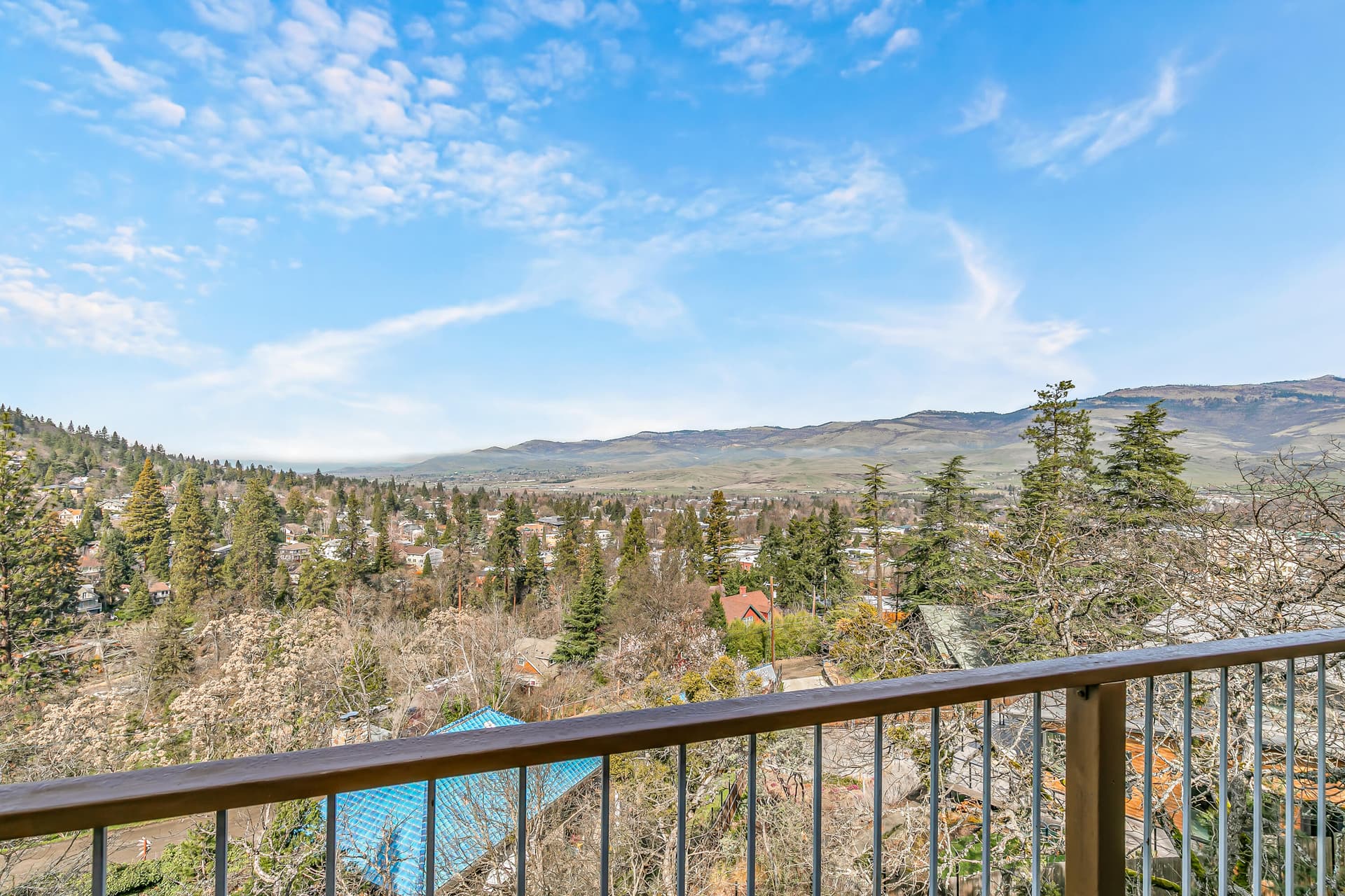 9R9A9584. Photo 1 of 68, 211 Glenview Drive, Ashland, OR 97520