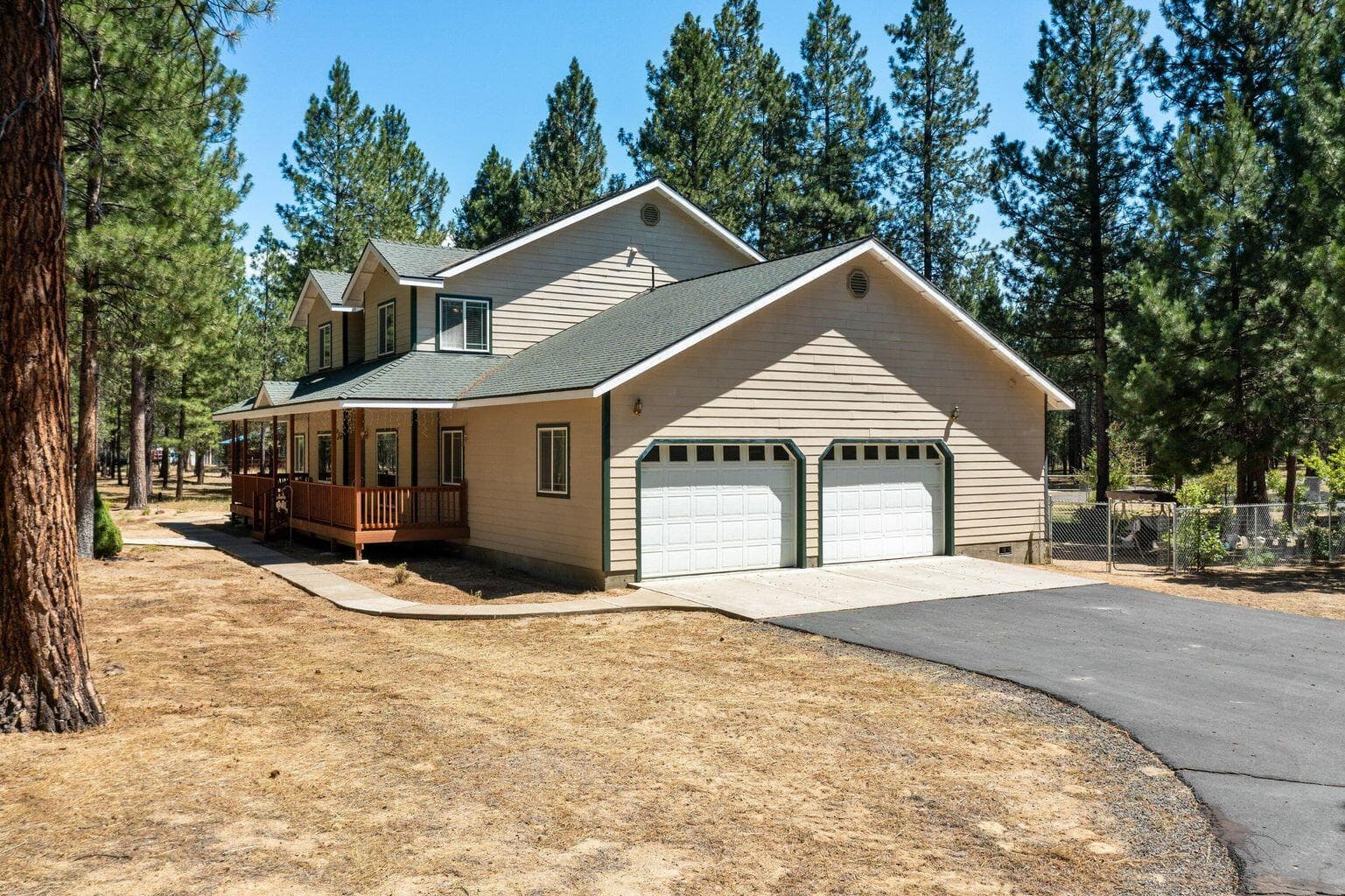 Garage and roofline. Photo 3 of 42, 14907 Ponderosa Loop, La Pine, OR 97739