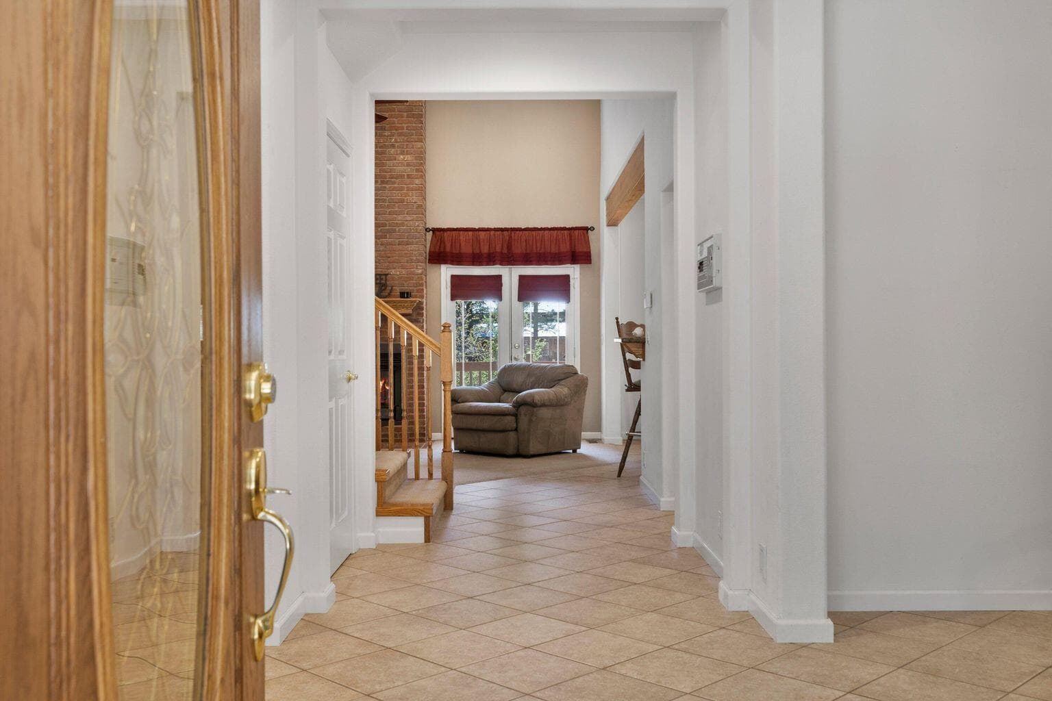 Front Door Entry to Foyer. Photo 5 of 42, 14907 Ponderosa Loop, La Pine, OR 97739