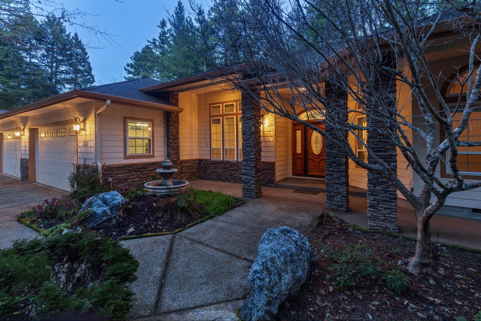 1. Photo 1 of 74, 337 Daleo Drive, Grants Pass, OR 97527