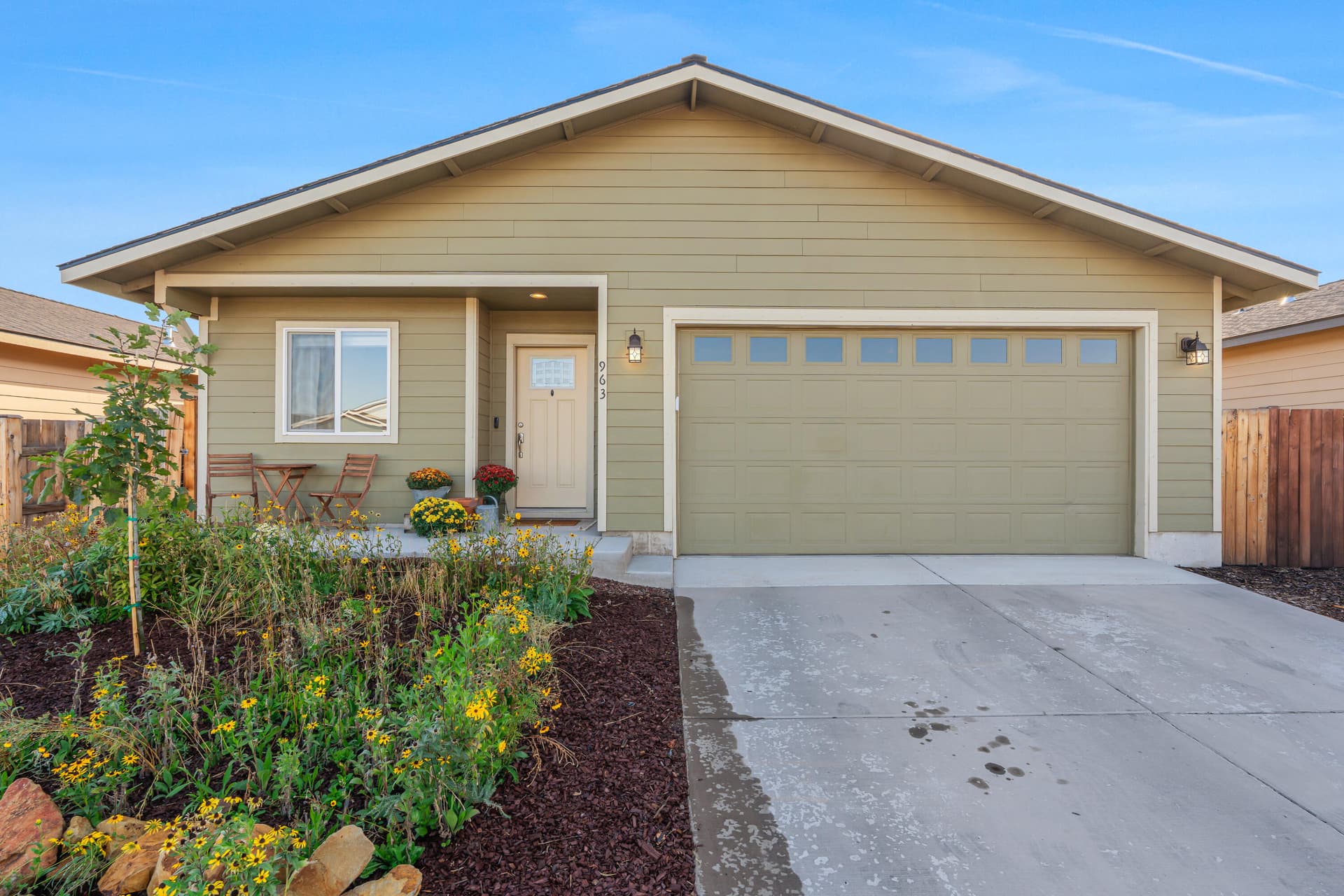 Front of home. Photo 1 of 26, 963 SE Maliah Avenue, Madras, OR 97741