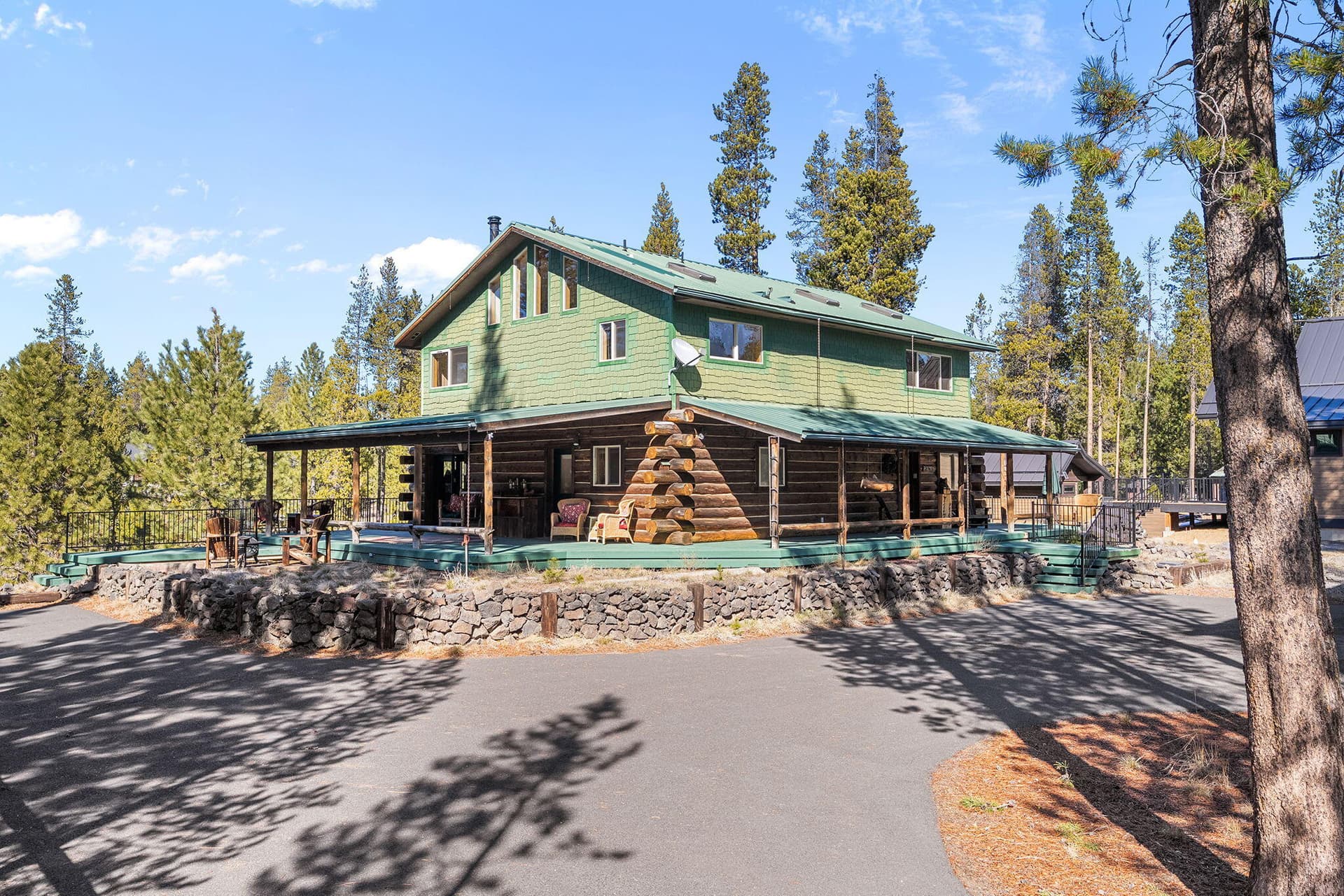Front exterior. Photo 4 of 42, 15124 E River Loop Drive, Bend, OR 97707