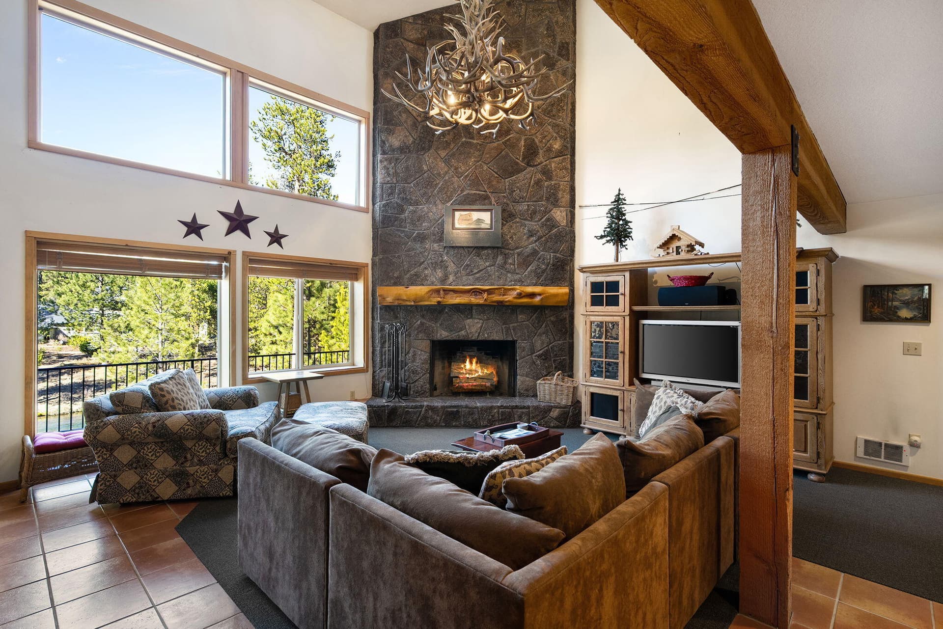 Great room. Photo 5 of 42, 15124 E River Loop Drive, Bend, OR 97707