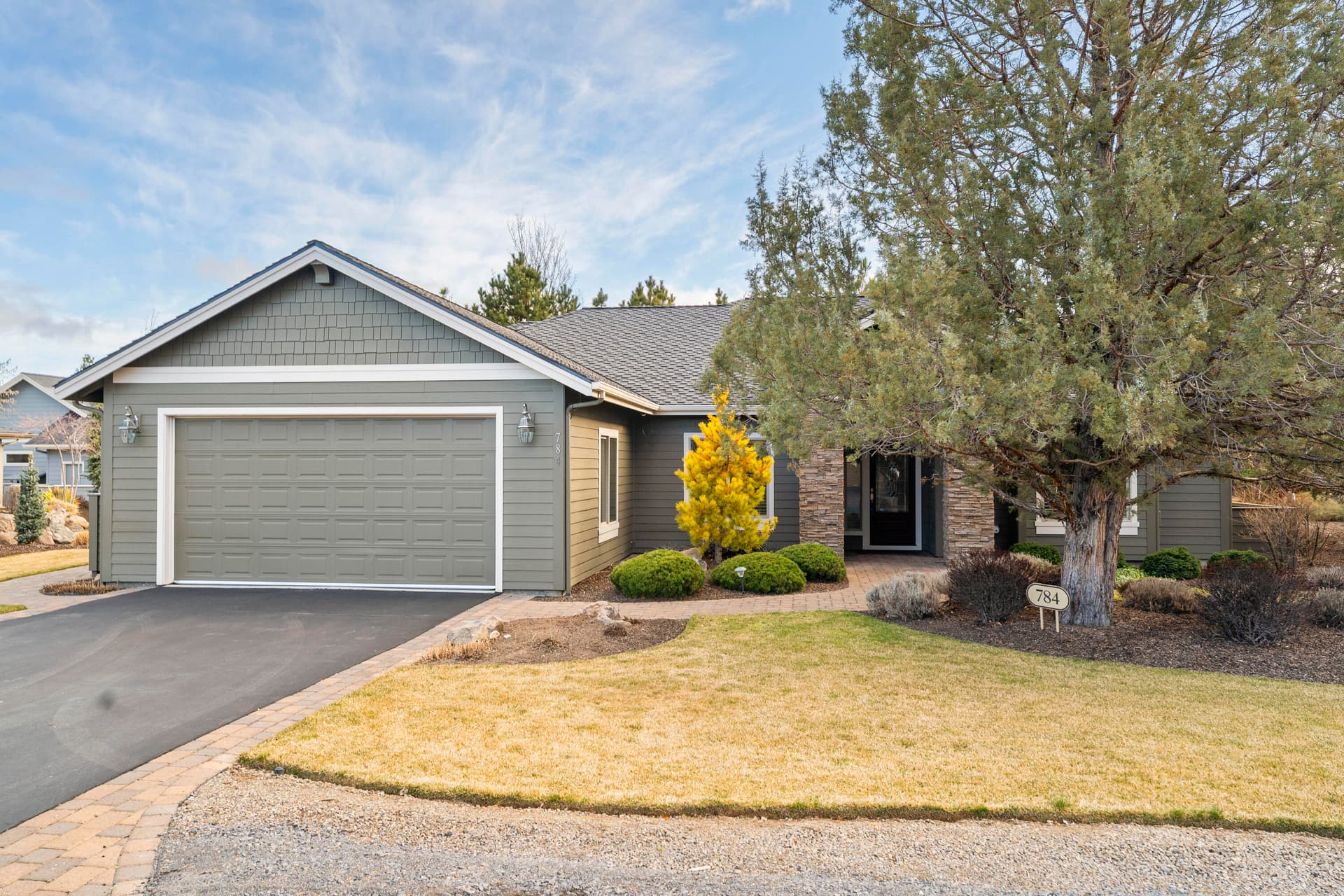 02-Exterior. Photo 2 of 78, 784 Ribbon Falls Road, Redmond, OR 97756