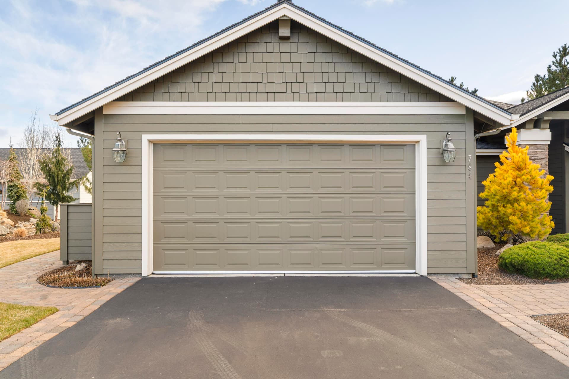 04-Exterior. Photo 3 of 78, 784 Ribbon Falls Road, Redmond, OR 97756