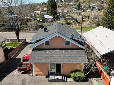 220163047_0_YFZ3ue_p. Photo 2 of 49, 531 N 11th Street, Klamath Falls, OR 97601