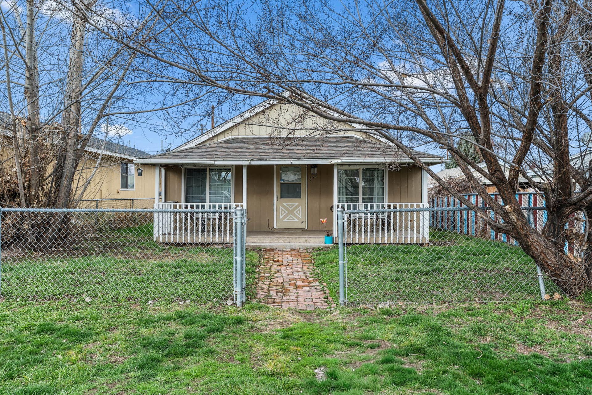 Front of home. Photo 2 of 29, 859 NW Ewen Street, Prineville, OR 97754