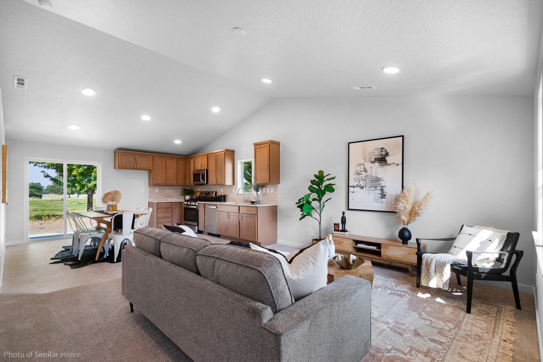 Alderwood - Great Room 1. Photo 4 of 14, 3718 Luchu Street, Medford, OR 97504