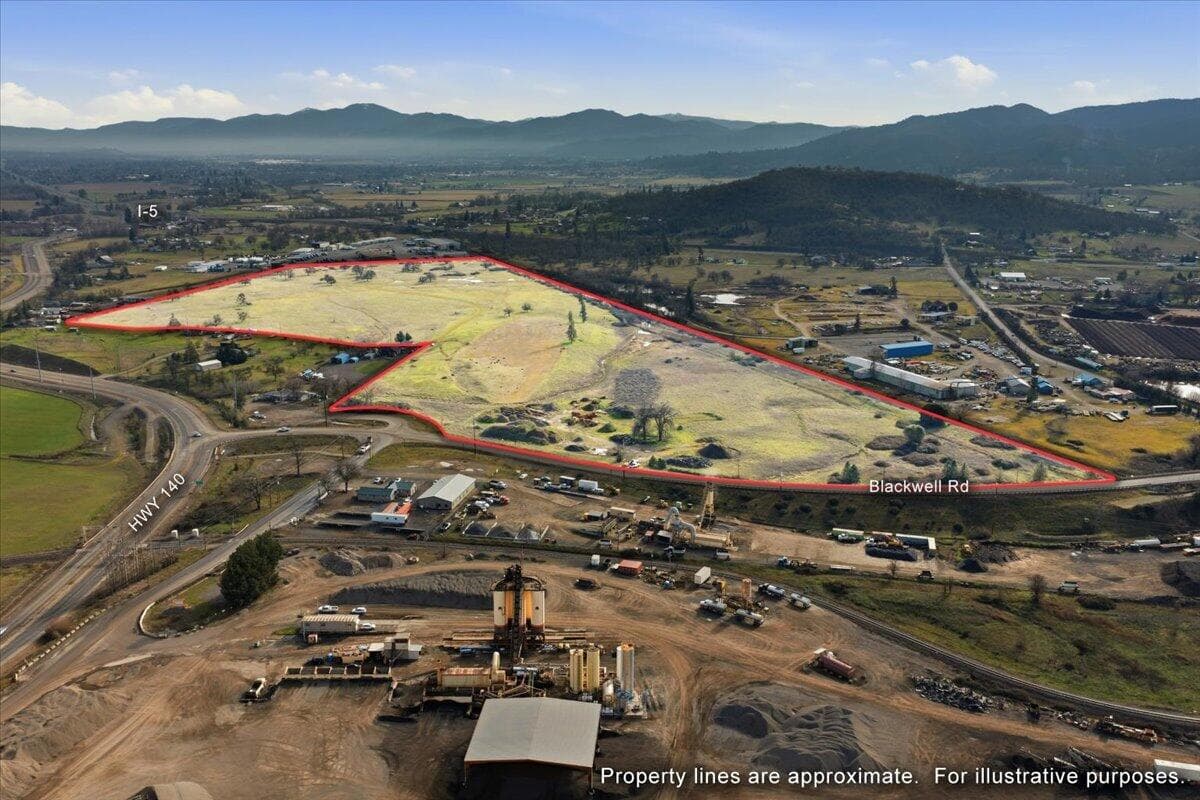 3. Photo 3 of 14, 7505 Blackwell Road, Central Point, OR 97502