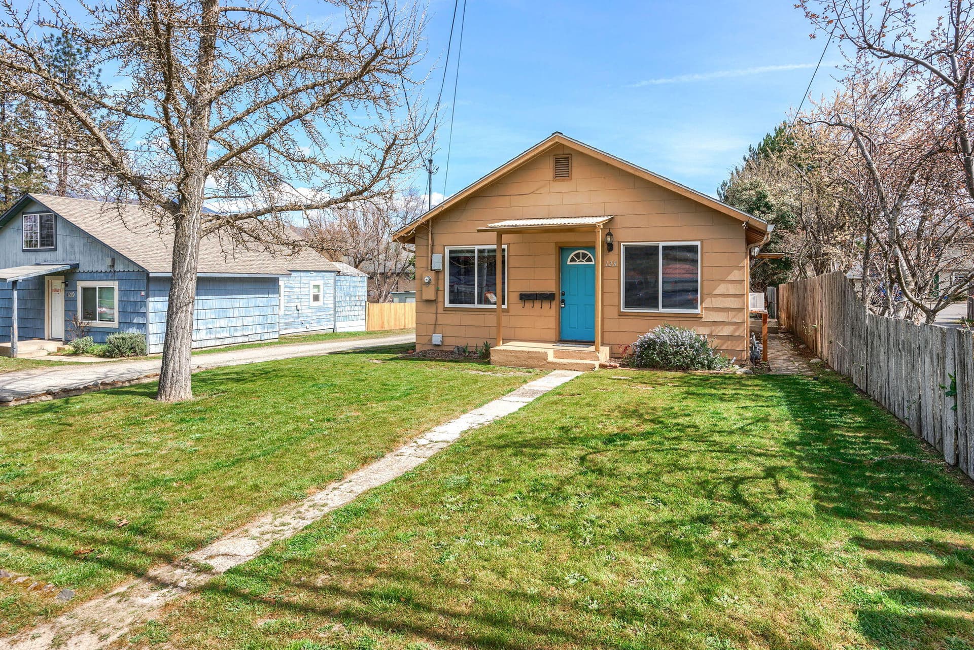 1-web-or-mls-ApxSM (1). Photo 1 of 33, 128 S Mountain Avenue, Ashland, OR 97520